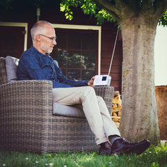 Lenco PDR-035WH - Draagbare DAB Radio met FM, DAB+ en Bluetooth® - AUX-ingang en oplaadbare Batterij - Wit •