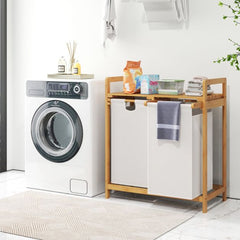 COSTWAY Bamboe Wasmand met Twee Compartimenten 2-Sectie Wasserij Sorter Mand met Afneembare Glijdende Zakken & Bovenste Plank
