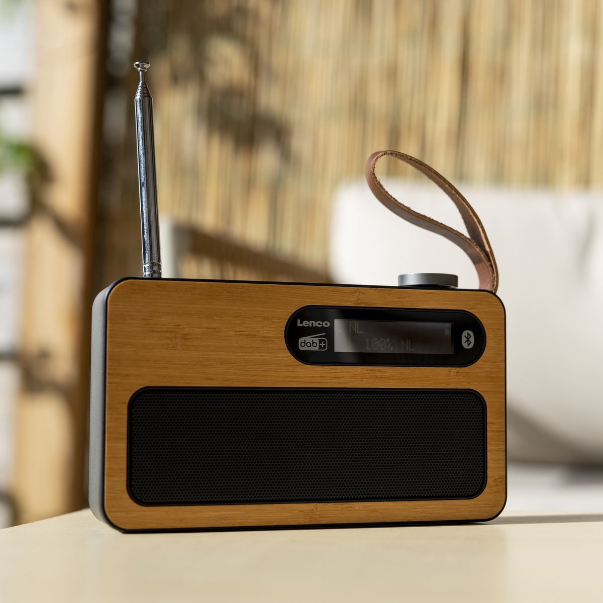 Lenco PDR-040BAMBOOBK - Draagbare DAB Radio met FM, DAB+ en Bluetooth® - Klok en Alarmfunctie - Bamboe-Zwart