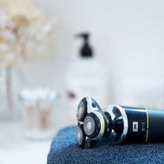 Melissa Scheerapparaat voor mannen - Oplaadbaar 5W - Nat en Droog scheren - Inclusief Oplaadhouder - 16680051 - Zwart •