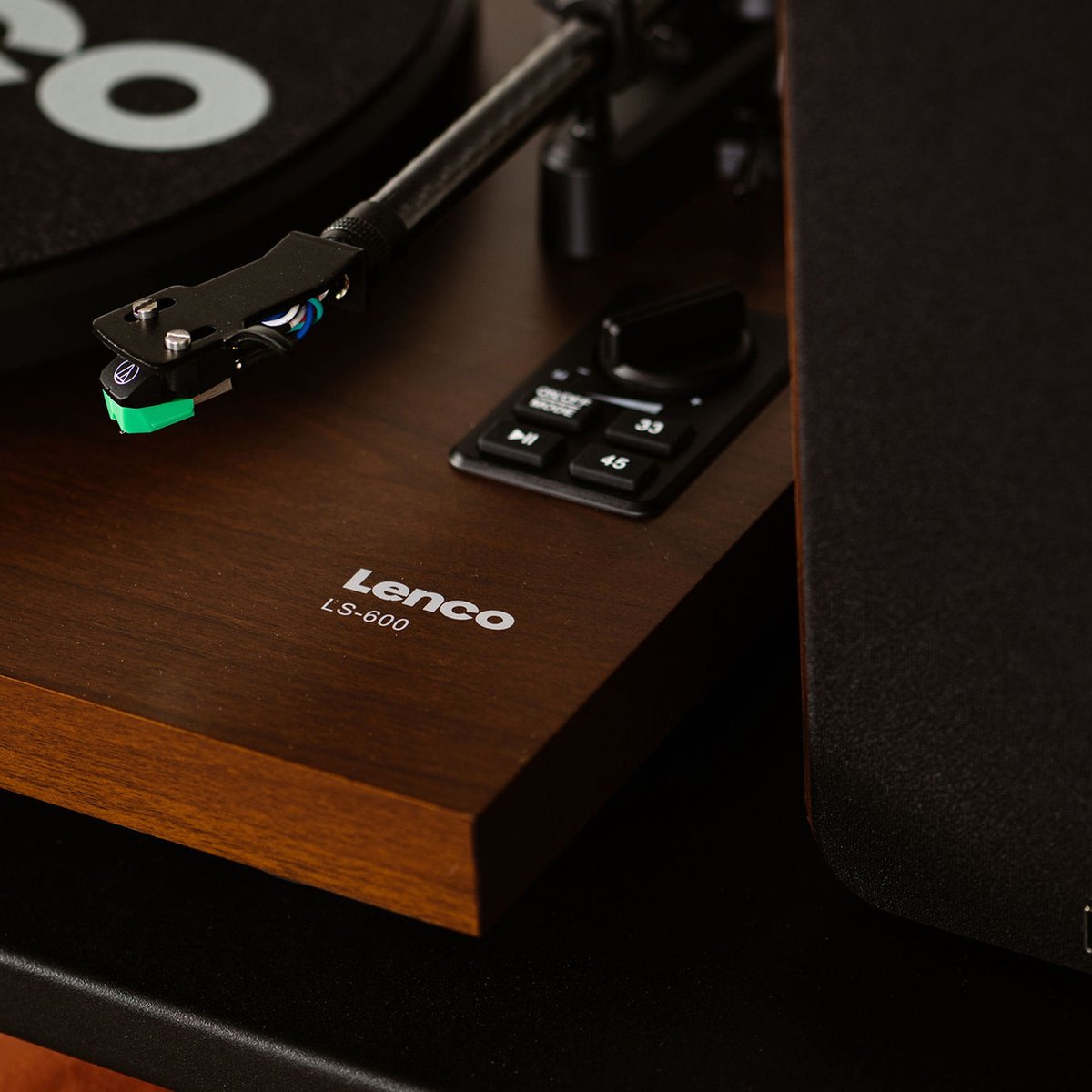 Lenco Platenspeler met Bluetooth - Twee externe Speakers - Ingebouwde Versterker - Lenco Expertise lijn - LS-600WA - Bruin •