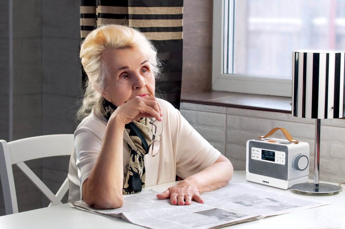 Lenco PDR-065WH - Draagbare DAB Radio voor Senioren - Eenvoudige bediening (EASY) functionaliteit - Wit