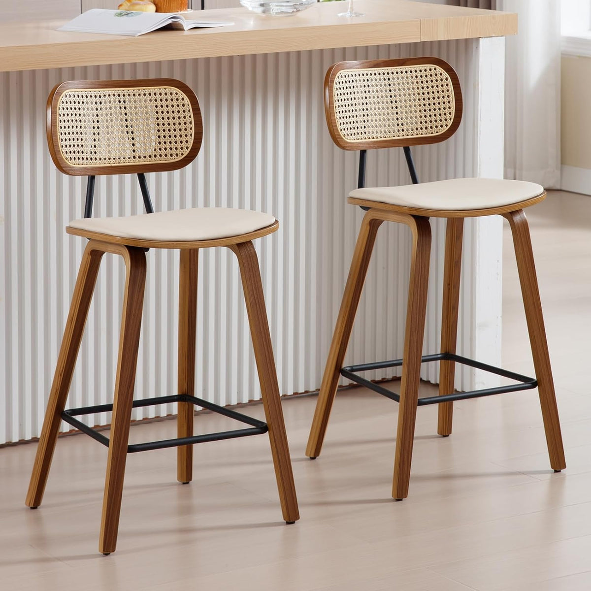 Wahson Barkruk, set van 2 rotan keukenkrukken met rugleuning, barstoel met massief houten poten, zitting van kunstleer, barkruk voor keukeneiland, beige