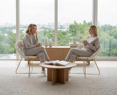 Chairus Set van 2 elegante fauteuils voor de woonkamer: fluwelen fauteuil met gouden onderstel, beige