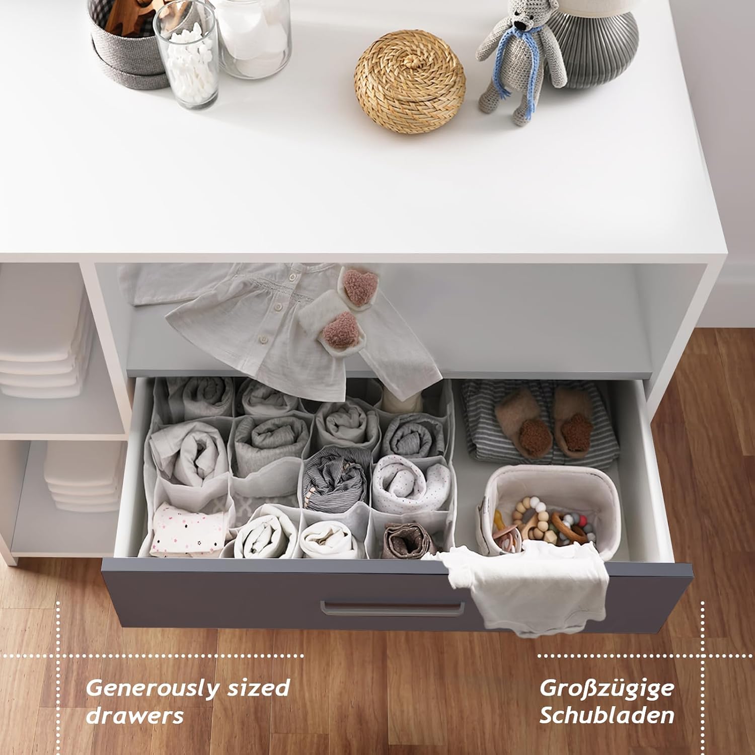 Infantastic® Aankleedcommode -met aankleedkussen, 3 laden, 3 vakken, 113x53x101,6 cm, in MDF, wit/grijs •