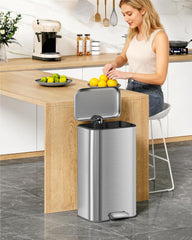 Hzuaneri Vuilnisemmer voor keuken, 30 liter afvalemmer met pedaal, pedaal met softclose-deksel en binnenemmer, keukenafvalemmer met 15 vuilniszakken, staal, zilver SW13099B