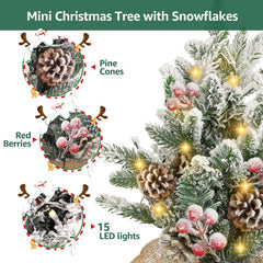 Aigostar kerstboom van 35 cm met ingebouwde verlichting - Kleine, besneeuwde boom versierd met dennenappels en rode bessen - Perfect voor de woonkamer, slaapkamer of kinderkamer