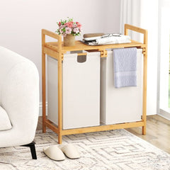 COSTWAY Bamboe Wasmand met Twee Compartimenten 2-Sectie Wasserij Sorter Mand met Afneembare Glijdende Zakken & Bovenste Plank